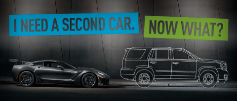 Diseño de un segundo auto con el texto superpuesto que lee “Necesito un segundo auto. ¿Y ahora?”
