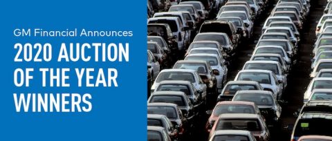 Carros alineados en una subasta